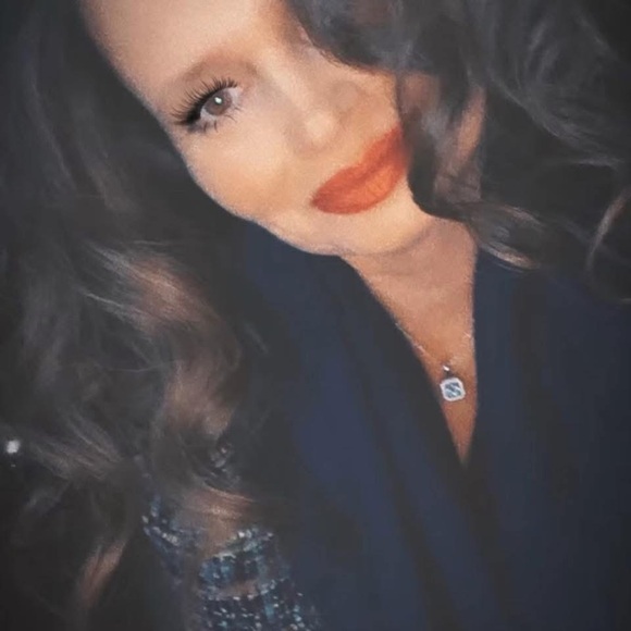 Meet your Posher, Momtrepreneur - Picture 1 of 9